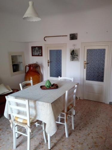Trullo in piena valle d'itria del 1800にあるシーティングエリア