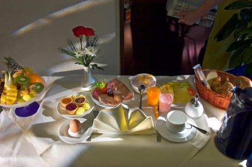 トリーアにあるメルキュール ホテル トリーア ポルタニグラの食品・果物の盛り合わせ