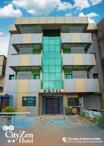 ドゥアラにあるCityzen Hotelの大きな建物