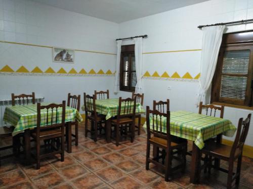Reštaurácia alebo iné gastronomické zariadenie v ubytovaní Casa Rural Peña Falcón
