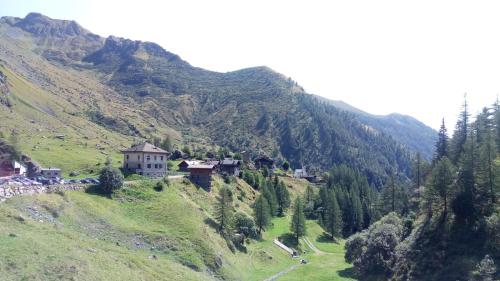 a house on a hill with a mountain at Cat Marvei in Villadossola