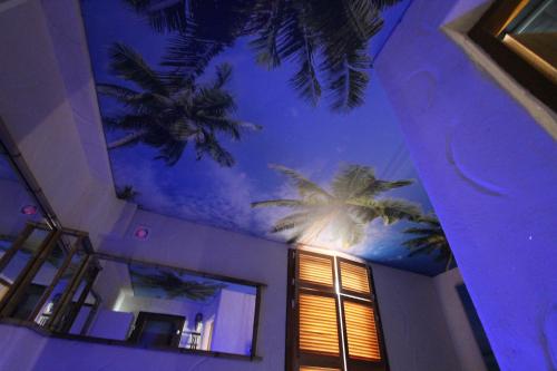 a room with palm trees on the ceiling at EGZOTYCZNO - ROMANTYCZNE miejsce dla DWOJGA in Ełk