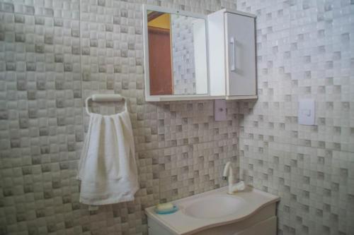 a bathroom with a sink and a mirror at Pousada Acuípe in Olivença