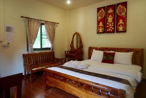 Gallery image of Ruean Phet Sawoei Resort in Phutthaisong