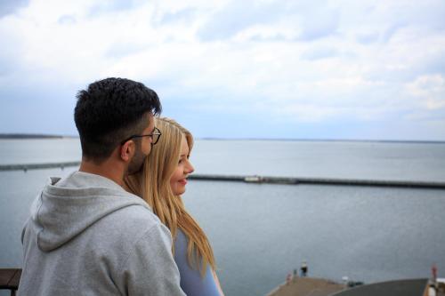 a man and a woman looking at the water at Speicher Barth - Superior-Hotel in Barth