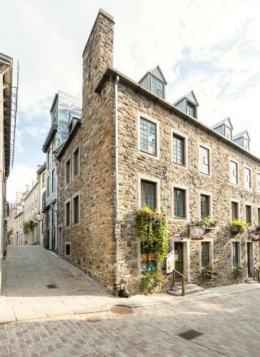 an old brick building on the side of a street at Les Lofts Notre-Dame - Par Les Lofts Vieux-Québec in Quebec City