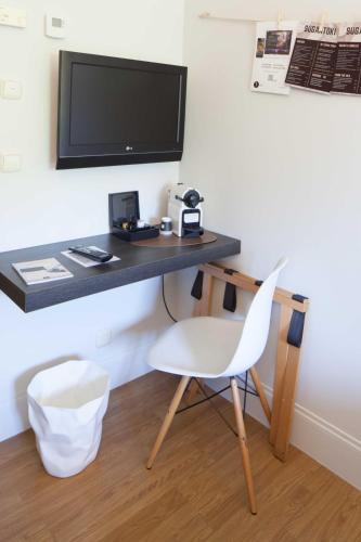 a desk with a white chair in a room at Hotel Rio Bidasoa in Hondarribia