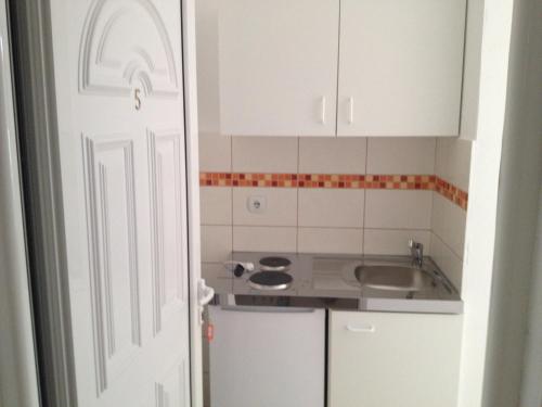 A cozinha ou cozinha compacta de Apartmani Vila Milaris