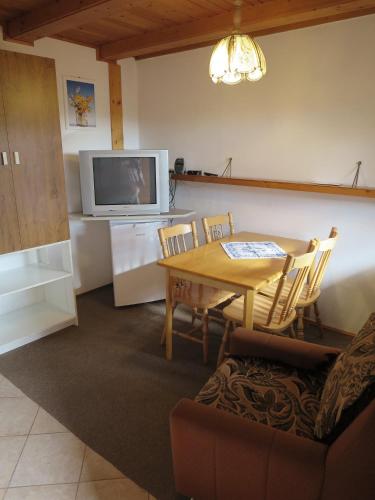 Una cocina o zona de cocina en Apartmány pri Studničke