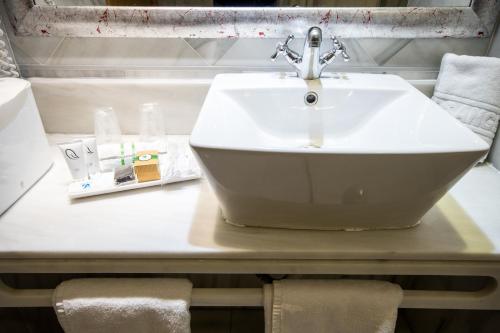 a white sink sitting on a counter in a bathroom at Los Angeles Hotel & Spa in Granada