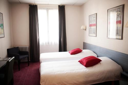 Postel nebo postele na pokoji v ubytování Hôtel Carmin