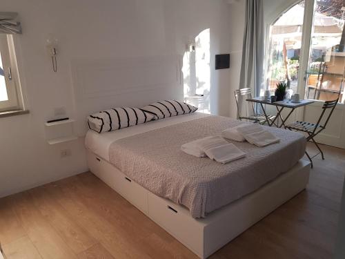 a bedroom with a bed with two towels on it at A Priori Guest House in Viterbo