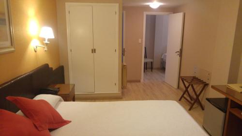 Postel nebo postele na pokoji v ubytování Hotel Las Rocas