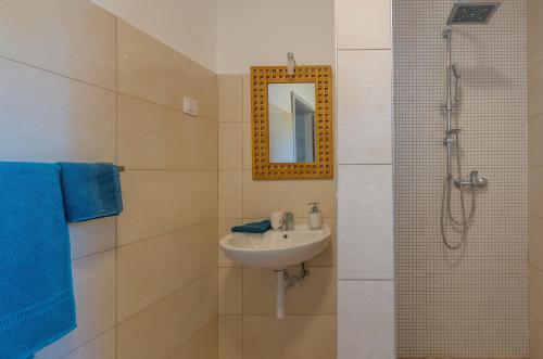 Lavander 3 private room with bathroom and balcony