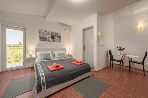 Lavander 3 private room with bathroom and balcony