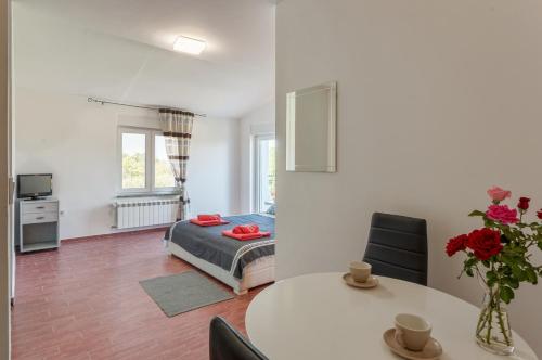 Lavander 3 private room with bathroom and balcony