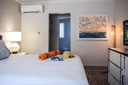 a bedroom with a bed with a stuffed animal on it at Beachside Inn in Santa Barbara