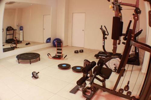 a room with a gym with some equipment on the floor at The Hill Hotéis Executive in São Carlos