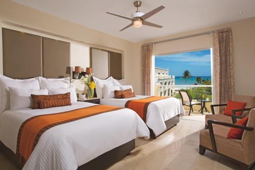 Postel nebo postele na pokoji v ubytování Dreams Tulum Resort & Spa