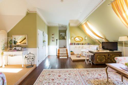 a living room with a couch and a table at Oleander Romantik Zimmer in Trausdorf