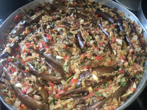 ゲストハウスの敷地内または近くでの食事または食べ物