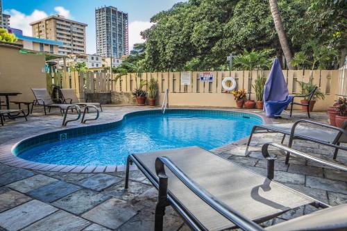 Πισίνα στο ή κοντά στο Charming Waikiki Getaway in Aloha Surf