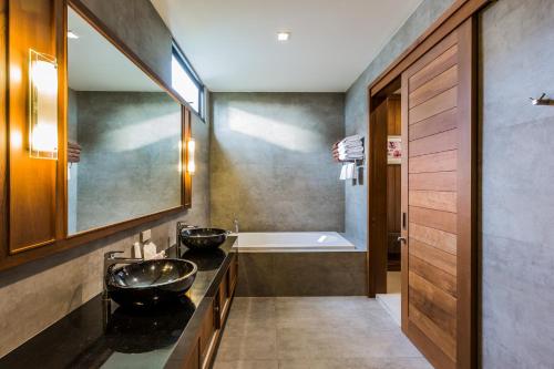 Ένα μπάνιο στο Villa Palavee (B1)