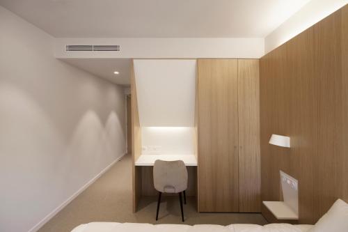 a bedroom with a bed and a desk and a chair at Best Western Plus Hotel Divona Cahors in Cahors