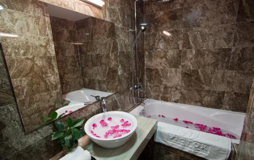 Phòng tắm tại Victor Hanoi Hotel
