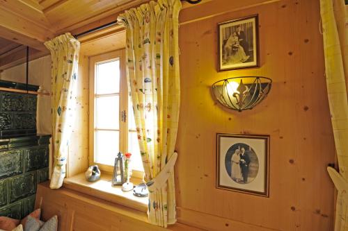a room with a window in a log cabin at Landgasthof Sonne in Alpirsbach