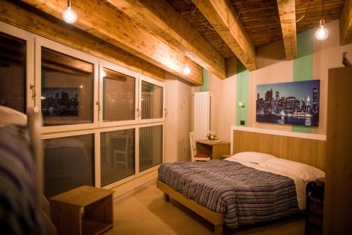 Tempat tidur dalam kamar di Hotel Laghetto