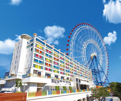 a large hotel with a ferris wheel in the background at Fullon Hotel LihPao Resort in Houli