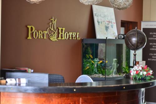 Certifikát, hodnocení, plakát nebo jiný dokument vystavený v ubytování Port Hotel