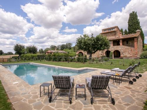 Vintage Villa with Pool in Lucignano Tuscany