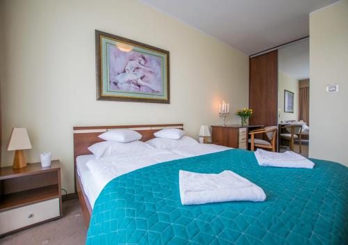 Ένα ή περισσότερα κρεβάτια σε δωμάτιο στο Senlux Apartments