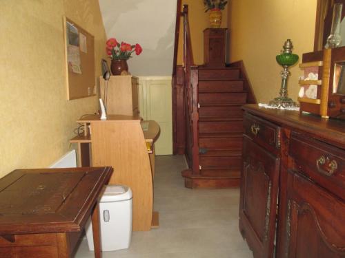 a room with a staircase and a room with a table at Maison Confortable WI-FI Animaux oui in Marennes