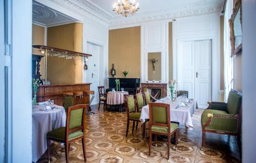 Restauracja lub miejsce do jedzenia w obiekcie Pałac Racot
