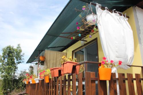 Daskalov Bungalowsにあるバルコニーまたはテラス