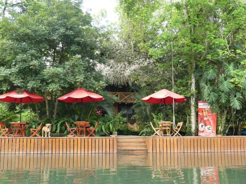 Κήπος έξω από το Hotel Kangaroo y Restaurante
