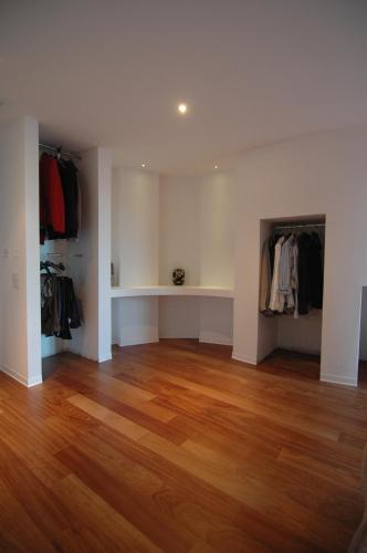 an empty room with white walls and a wooden floor at Holiday home Isola Rossa in Isola Rossa