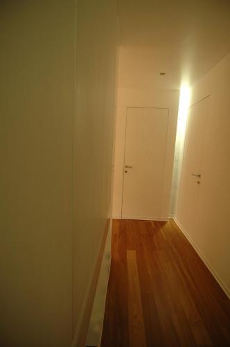 an empty room with a door and a wooden floor at Holiday home Isola Rossa in Isola Rossa