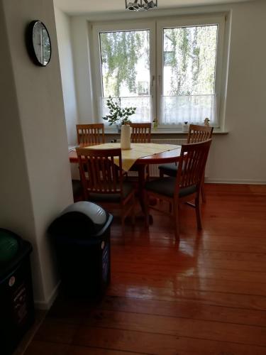 a dining room with a table and chairs and a window at Ferienwohnung"Zur Birke" in Winsen Luhe