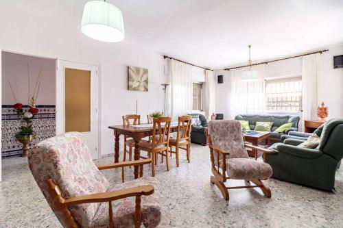 Chalet acogedor con piscina muy cerca de Granada, Churriana ...