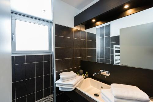 a bathroom with a sink and a mirror at Aux 500 Diables Eco Lodge - Hotel in Chambon-sur-Lac