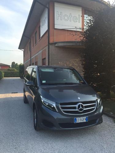 a black car parked in front of a hotel at Hotel Angi in Fossò