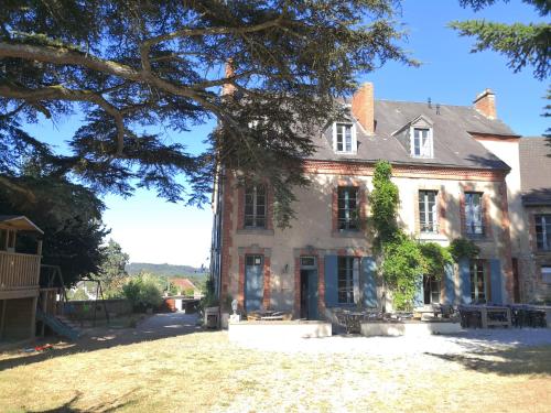 Afbeelding uit fotogalerij van maison courbarien in Saint-Georges-la-Pouge