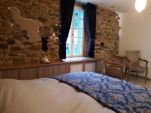 מיטה או מיטות בחדר ב-Le vieux moulin