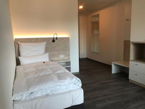 Ένα ή περισσότερα κρεβάτια σε δωμάτιο στο Hotel an der Burgschänke