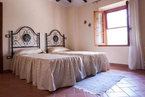 Un pat sau paturi într-o cameră la Podere Villa Rosa
