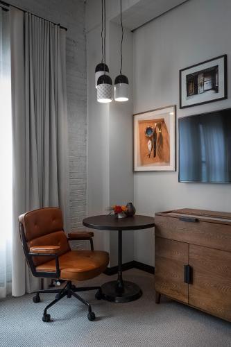 Crossroads Hotel Image